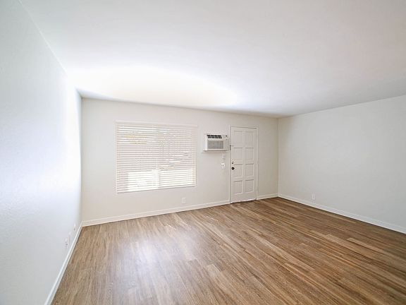 4th image of 4645 32nd St Unit 2