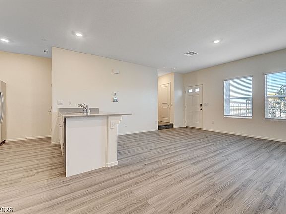 3rd image of 440 Horizon Cove Pl
