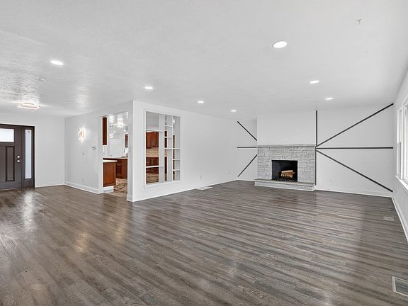 5th image of 3229 Blackstone Ave