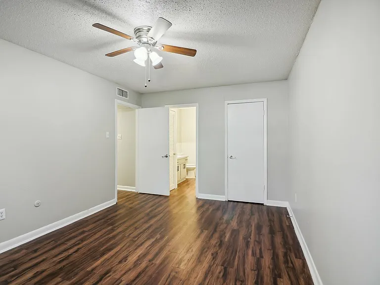 25-web-or-mls-James Ave-021