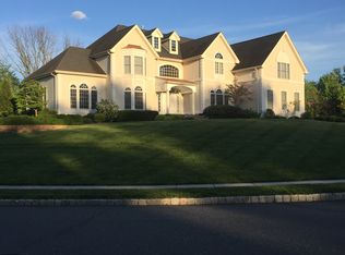 2 Erin Ct, Kendall Park, NJ 08824