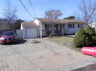 8 Vita Dr, Central Islip, NY 11722
