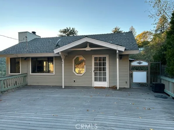 494 Delle Dr, Crestline, CA 92325