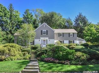 2 Richards Rd, Port Washington, NY 11050