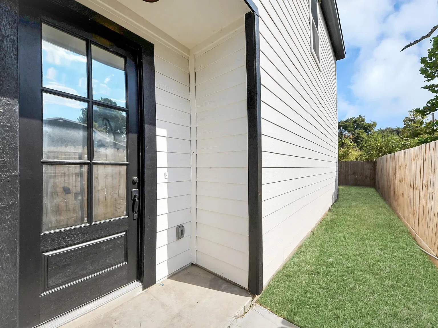 3 bed, 2.5 bath, 1680 sqft, $2,250 — Photo 2