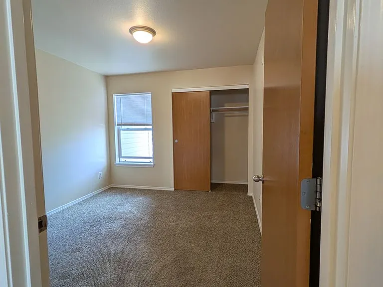 Wellesley Park Apartments — Photo 57