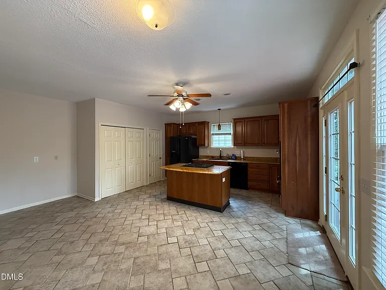 110 Palmer Meadow Ct — Photo 8