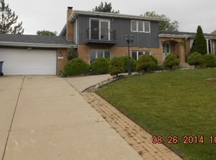 8851 W 100th St, Palos Hills, IL 60465