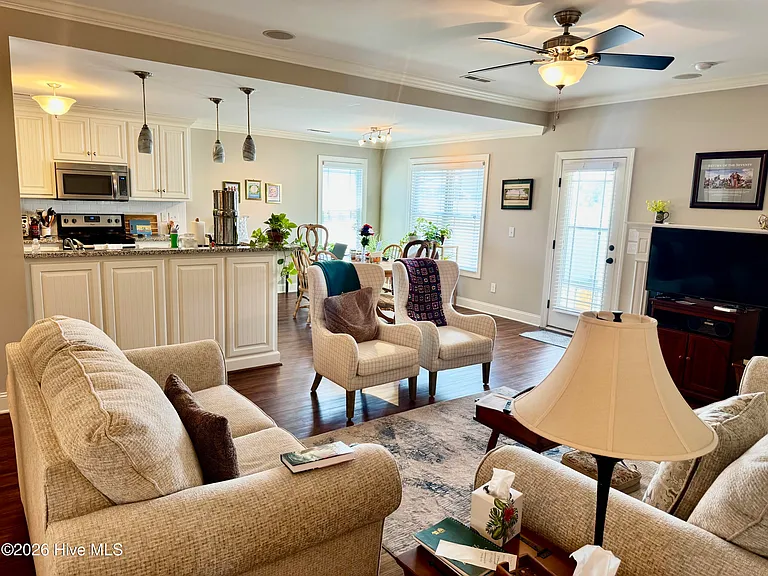 683 Brookfield Dr — Photo 5