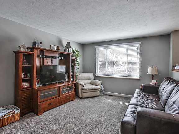 3rd image of 2444 Amethyst Ln