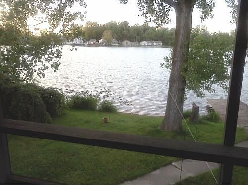 1st image of 445 Round Lake Ct