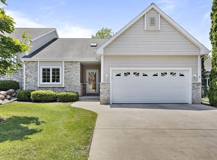 2367 Caribou Ln, Grafton, WI