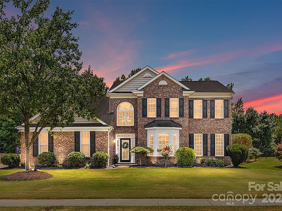 2nd image of 806 Springwood Dr