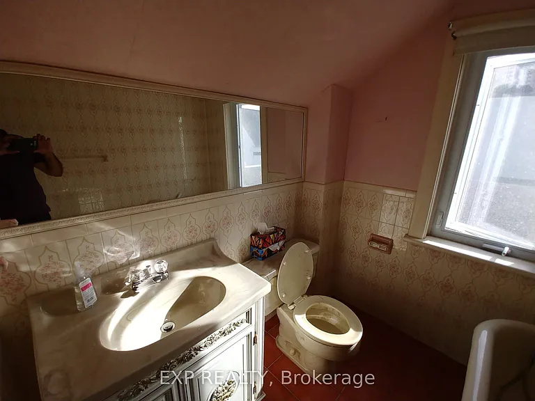 162 Woodroffe Ave — Photo 8