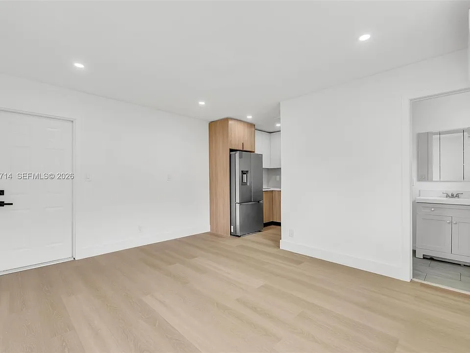 1611 NE 50th Ct #3