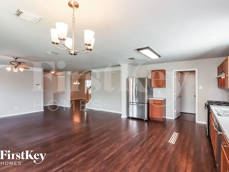 7811 Brookfield St — Photo 5