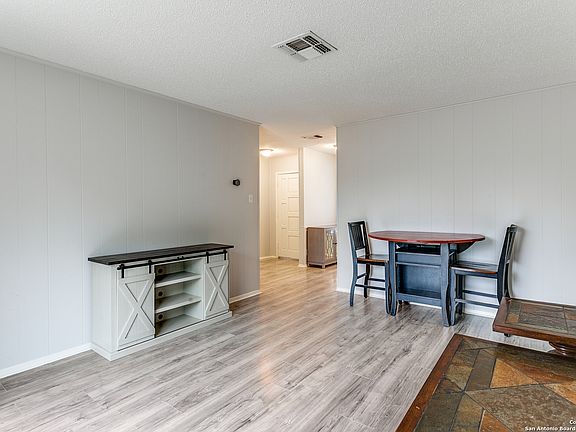 4th image of 1024 Hickory Hill