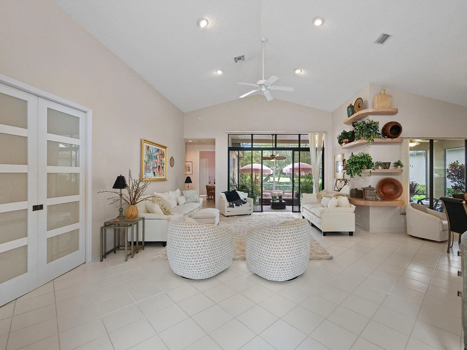 3 bed, 2.5 bath, 2400 sqft, $13,200 — Photo 3