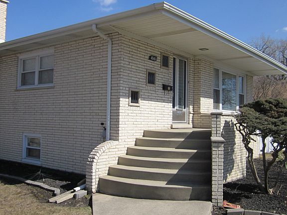 2nd image of 4840 W 105th Pl
