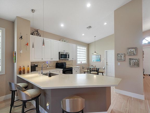 3rd image of 7148 CATALUNA Circle