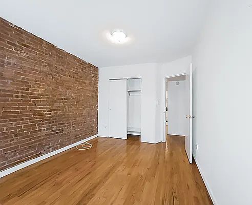 5th image of 146 E 39th St APT 3A