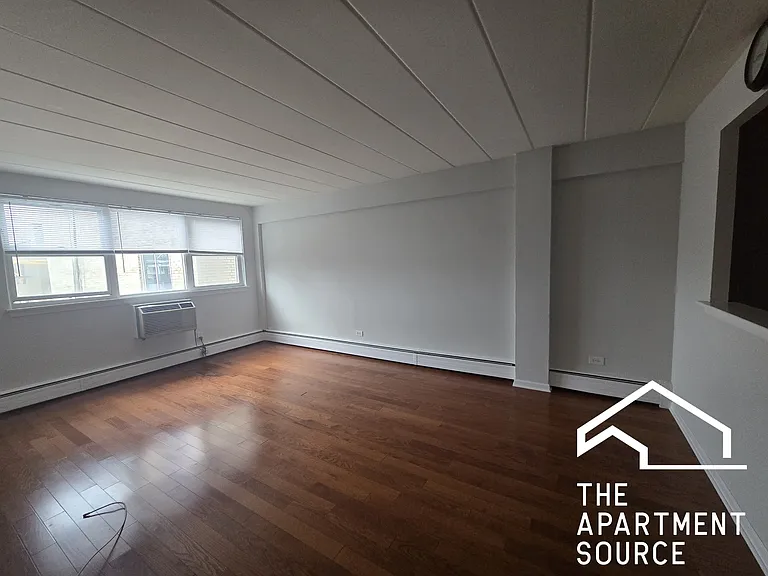 1158 W Farwell Ave #401 — Photo 1