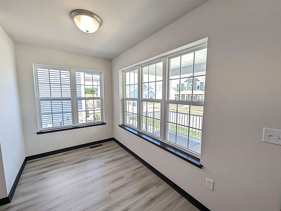 4th image of 4814 Romaine Rd