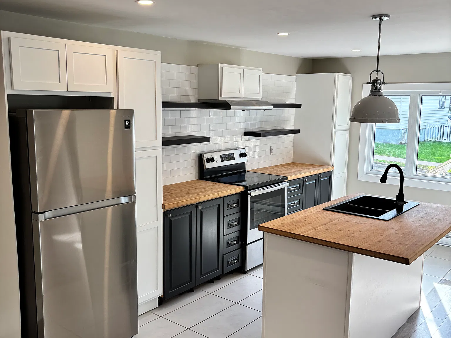 327 Portland Street Dartmouth — Photo 4
