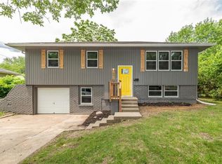 13616 Cambridge Ave, Grandview, MO 64030