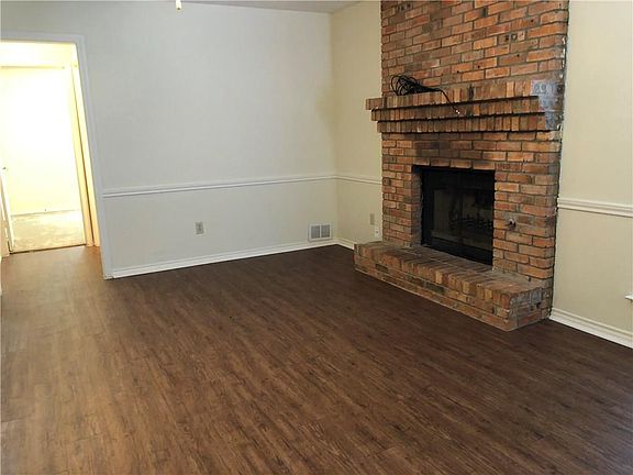 3rd image of 1232 Mockingbird Ln
