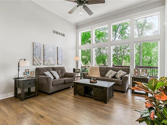 4th image of 207 Shoreline Dr
