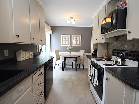 4th image of 25 Briggs Ave