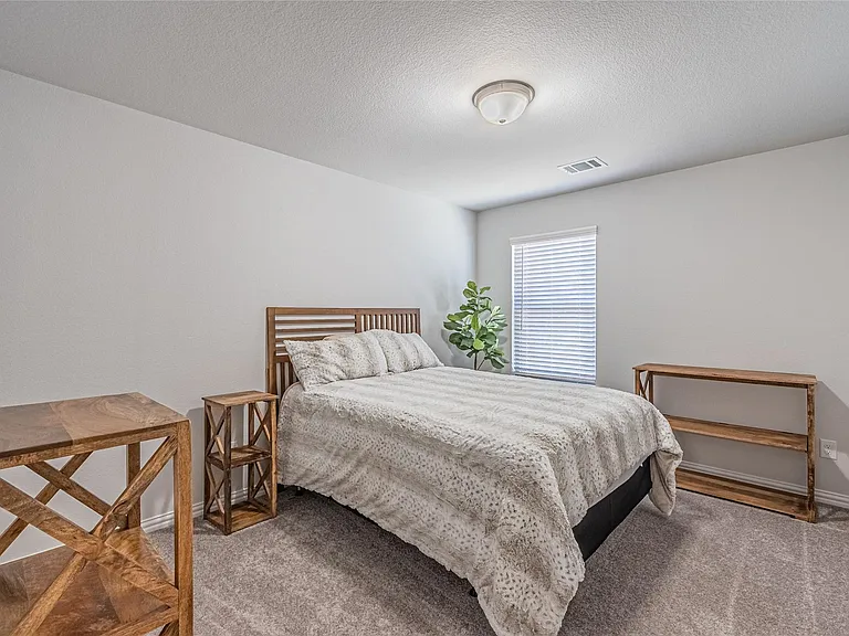 579 Ruthye Ln — Photo 6