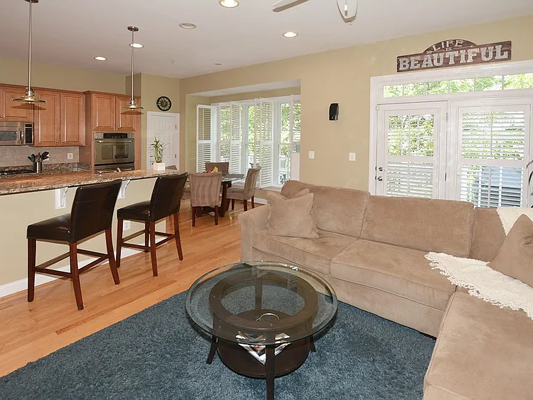 3547 Goddard Way — Photo 4