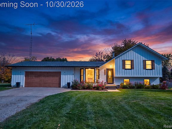 2nd image of 6487 N Oak Rd