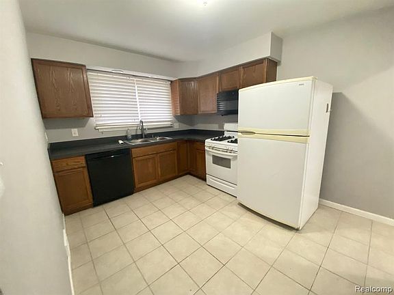4th image of 11281 Jewett Ave