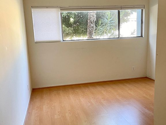 2nd image of 428 N Hayworth Ave
