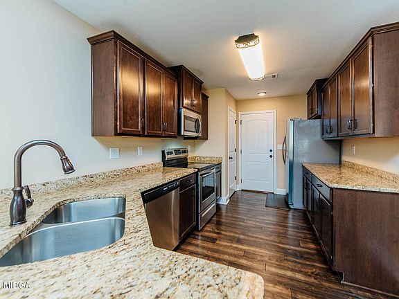 3rd image of 124 Hawks Ridge Trce