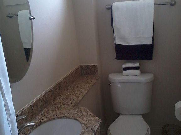 2nd image of 1529 Jackson Ave #6