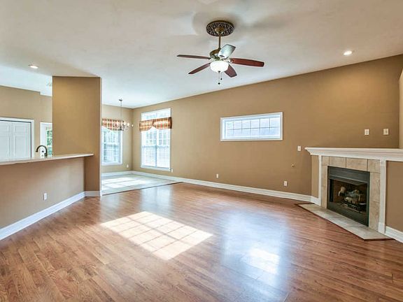 4th image of 2564 Heathrow Dr