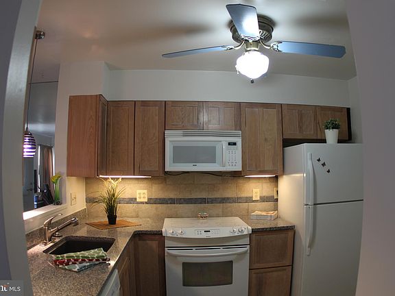 5th image of 3883 El Camino Pl #13
