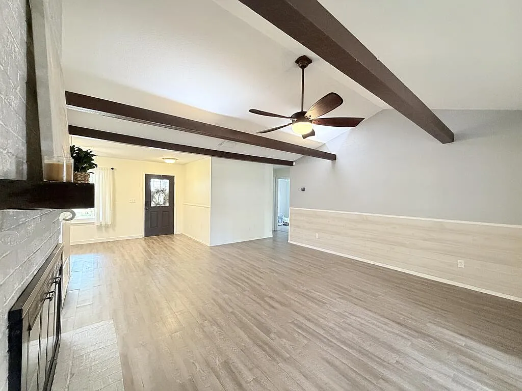 4 bed, 2.0 bath, 1586 sqft, $2,300 — Photo 4