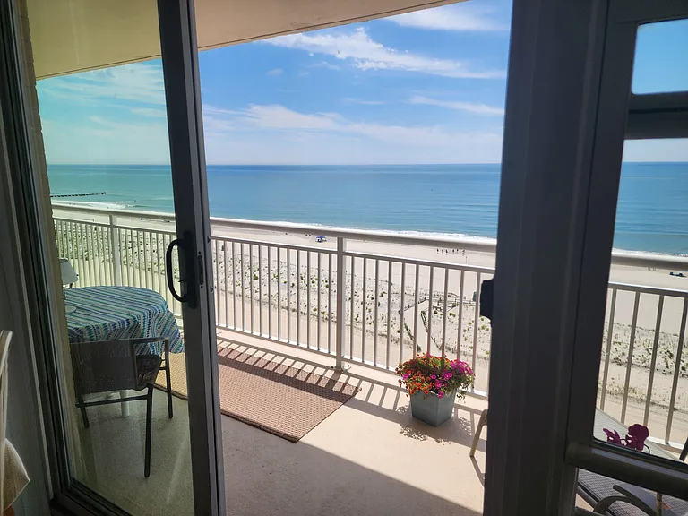 9400 Atlantic Ave #1005 — Photo 4