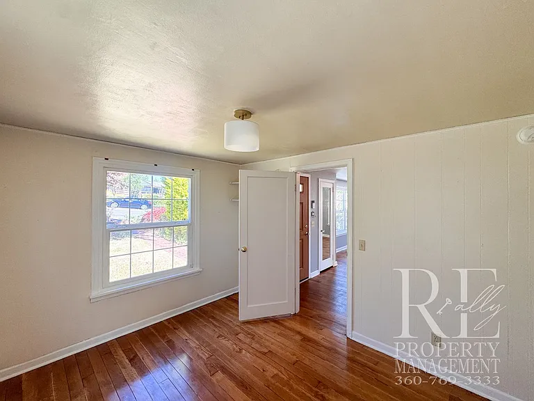 2613 E 17th St — Photo 6