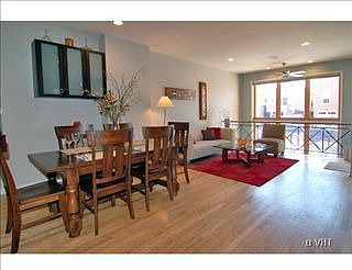 3rd image of 1039 N Hermitage Ave #A