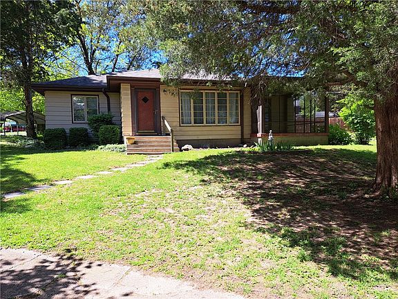 2nd image of 102 S Wood Ln