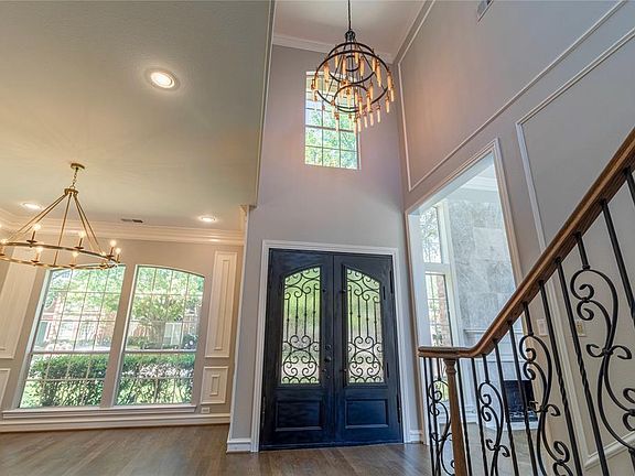2nd image of 2812 Sandray Ct