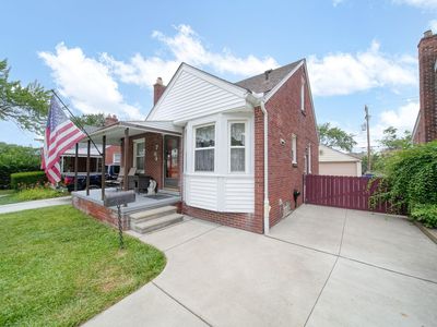 764 Lincoln Ave, Lincoln Park, MI, 48146