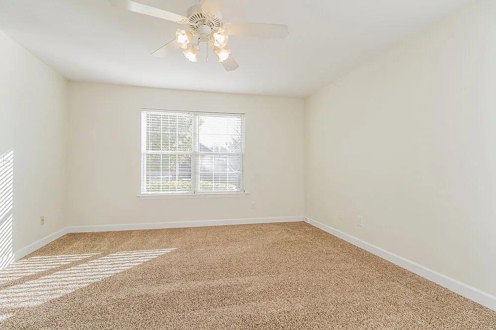 3 bed, 2.0 bath, 1515 sqft, $2,080 — Photo 3