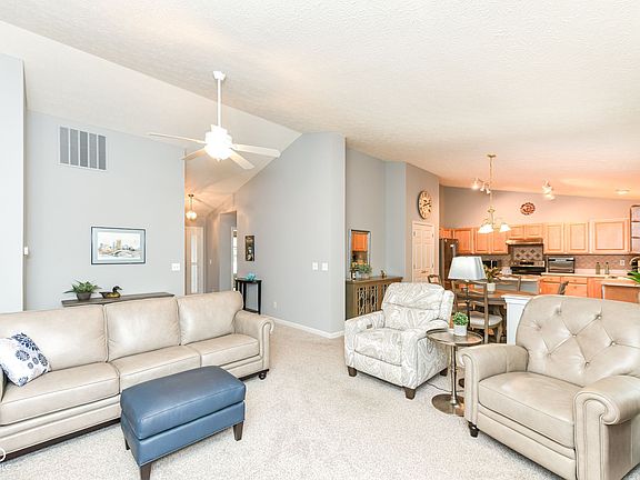 4th image of 10463 Becker Ct